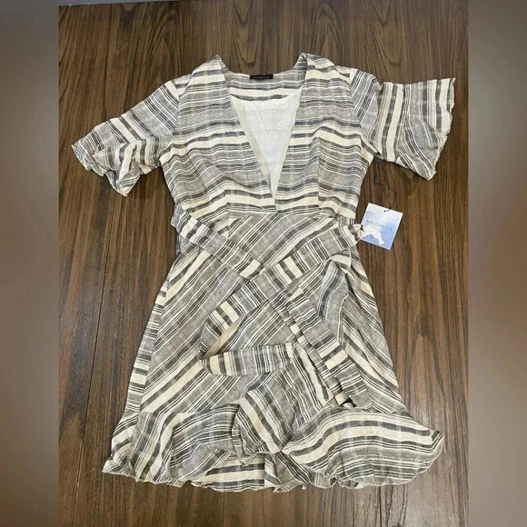 MAJORELLE Portia Dress in Color Newspaper Mini Short Wrap Dress Size Small - Picture 11 of 16